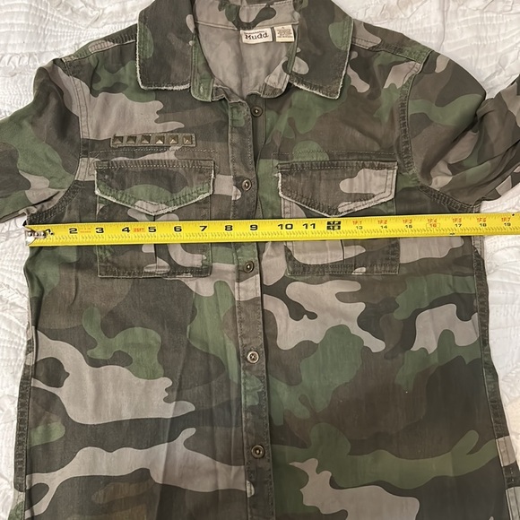 Camouflage, long sleeve button-up with pocket stud - Picture 6 of 6